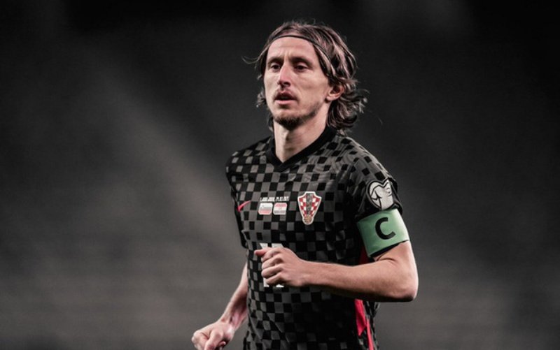 Năm 2018, Modric giành Quả bóng vàng châu Âu và giải The Best của FIFA